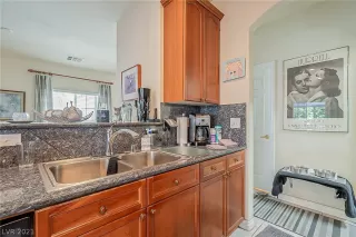 Photo #4: 2289152 Listing