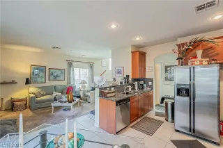 Photo #5: 2289152 Listing