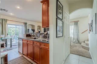 Photo #6: 2289152 Listing