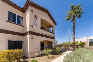 Photo #1: 2289185 Listing