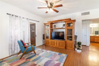 Photo #3: 2289185 Listing