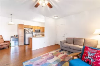 Photo #5: 2289185 Listing