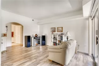 Photo #2: 2289190 Listing