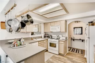 Photo #5: 2289190 Listing