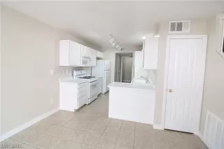 Photo #5: 2289210 Listing 