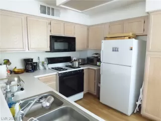 Photo #4: 2289286 Listing 