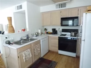 Photo #5: 2289286 Listing 