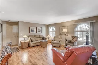 Photo #1: 2289329 Listing