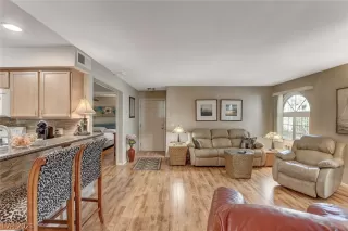 Photo #2: 2289329 Listing