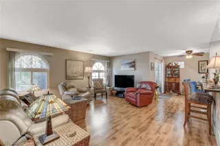 Photo #4: 2289329 Listing