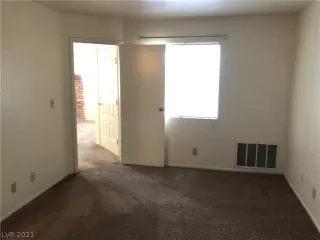 Photo #5: 2289341 Listing