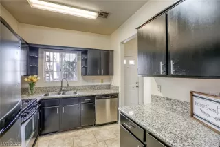 Photo #3: 2289344 Listing