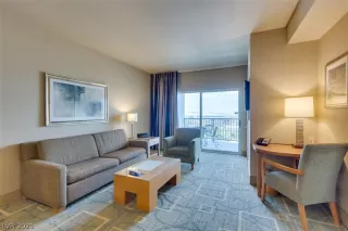 Photo #2: 2289366 Listing