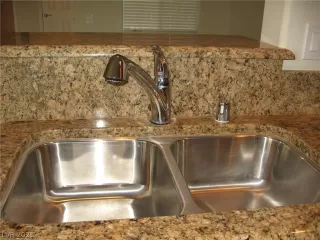 Photo #3: 2289404 Listing