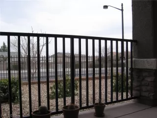 Photo #6: 2289404 Listing