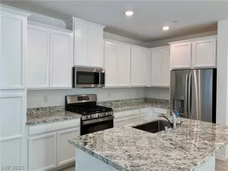 Photo #4: 2289478 Listing 
