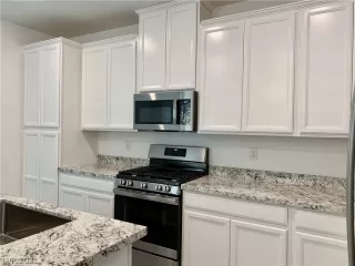 Photo #5: 2289478 Listing 