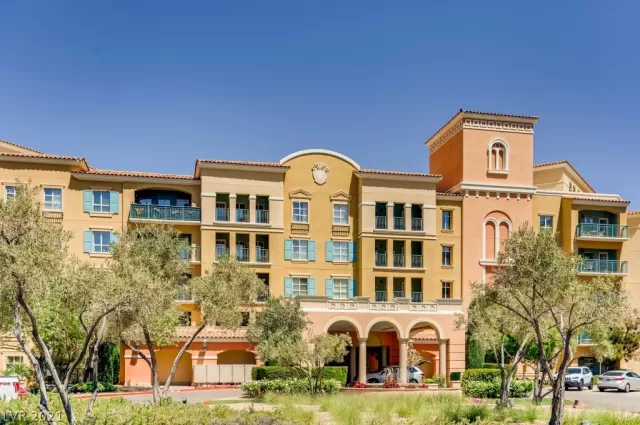 MLS: 2289493 Condo For Sale