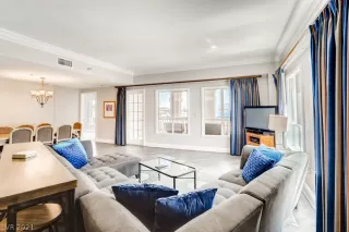 Photo #2: 2289493 Listing