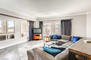 Photo #3: 2289493 Listing