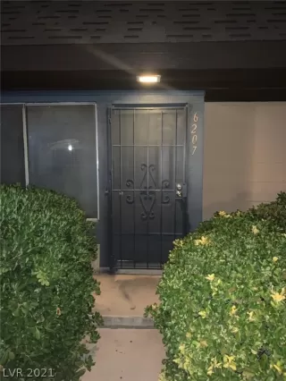 Photo #6: 2289499 Listing