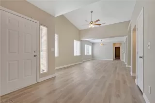 Photo #2: 2289518 Listing