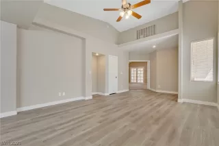 Photo #4: 2289518 Listing