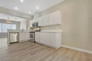 Photo #6: 2289518 Listing