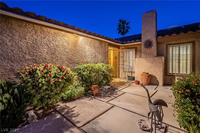 MLS: 2289541 Condo For Sale