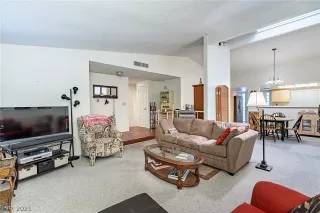 Photo #3: 2289541 Listing