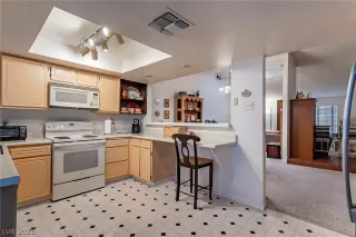 Photo #4: 2289541 Listing