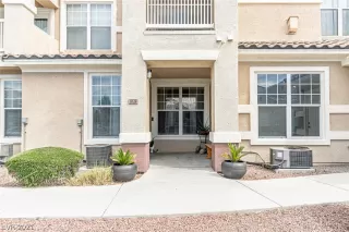 Photo #1: 2289557 Listing 