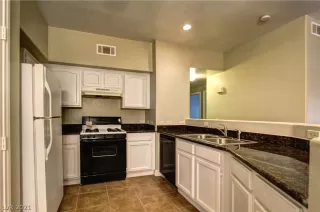 Photo #5: 2289581 Listing