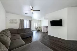 Photo #3: 2289591 Listing 