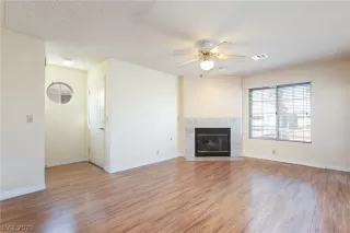 Photo #5: 2289597 Listing