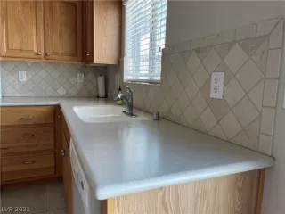 Photo #5: 2289602 Listing 