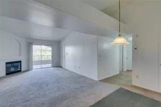 Photo #5: 2289610 Listing