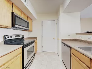 Photo #2: 2289640 Listing