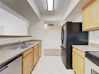 Photo #3: 2289640 Listing