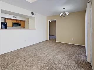 Photo #4: 2289640 Listing