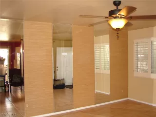 Photo #3: 2289690 Listing