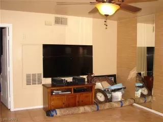 Photo #4: 2289690 Listing