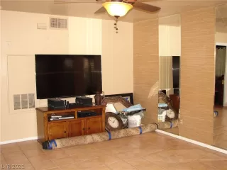 Photo #5: 2289690 Listing