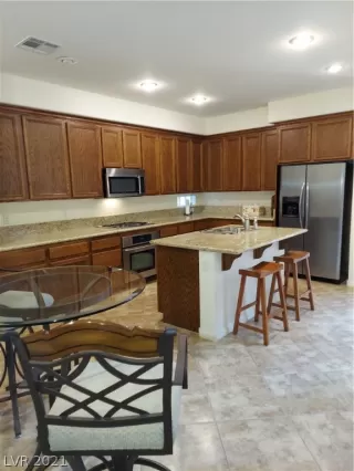 Photo #2: 2289712 Listing