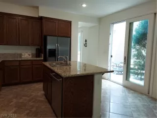 Photo #5: 2289712 Listing