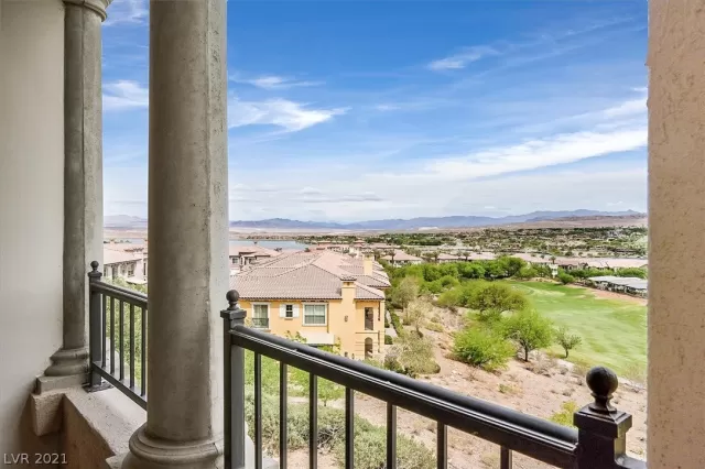 MLS: 2289771 Condo For Sale