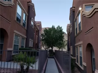 Photo #1: 2289796 Listing