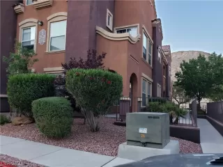 Photo #2: 2289796 Listing