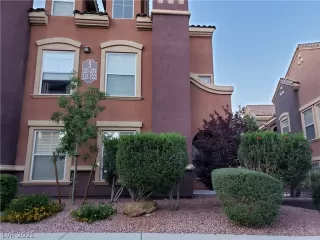 Photo #3: 2289796 Listing