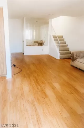 Photo #2: 2289797 Listing